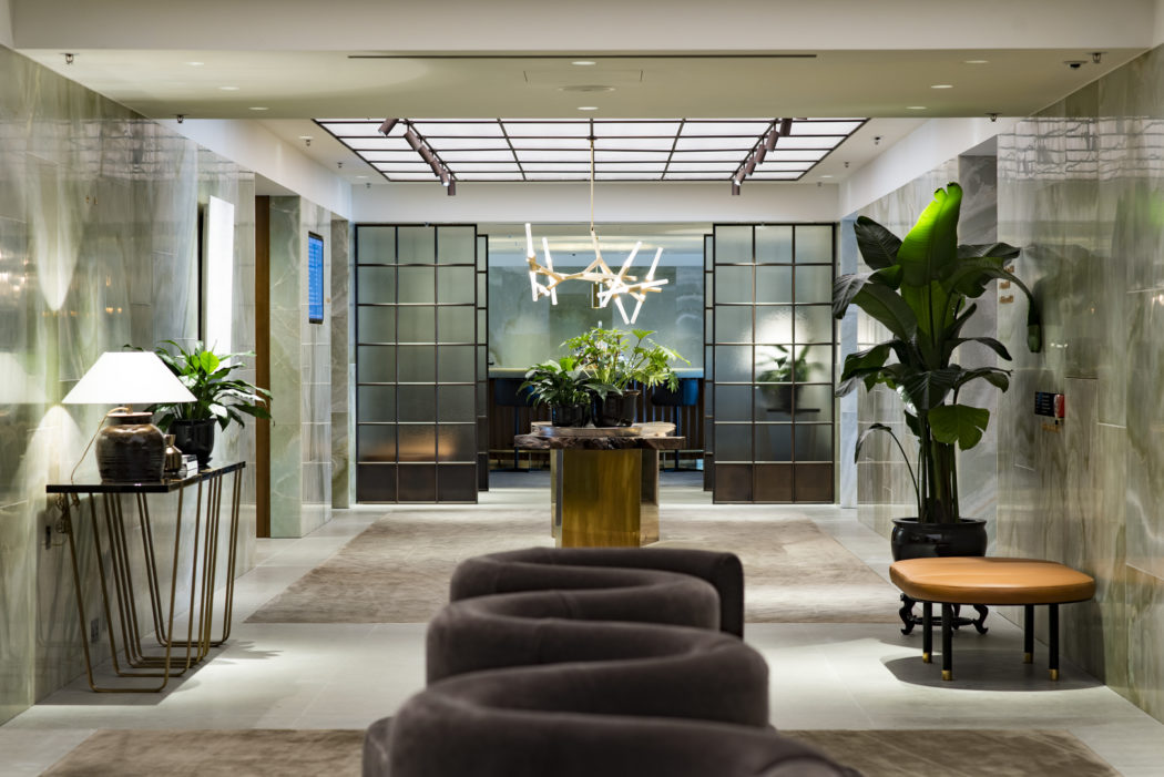 Cathay Pacific first lounge - STUDIOILSE